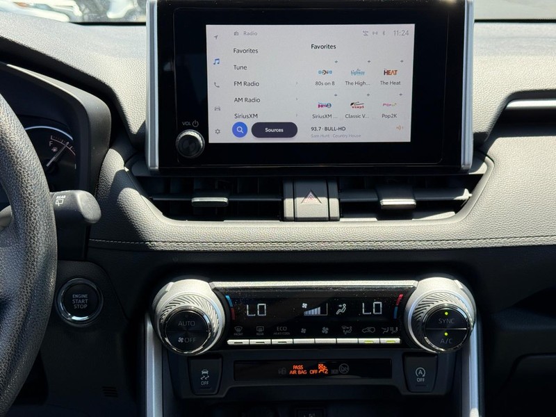 Toyota RAV4 Vehicle Image 12