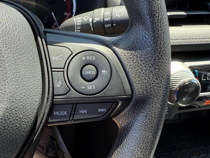 Toyota RAV4 Vehicle Image 15
