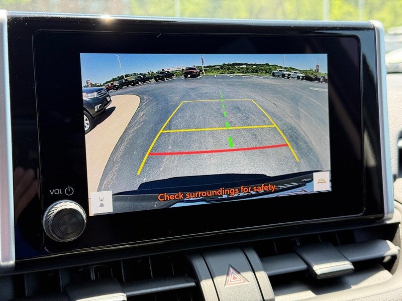 Toyota RAV4 Vehicle Image 17