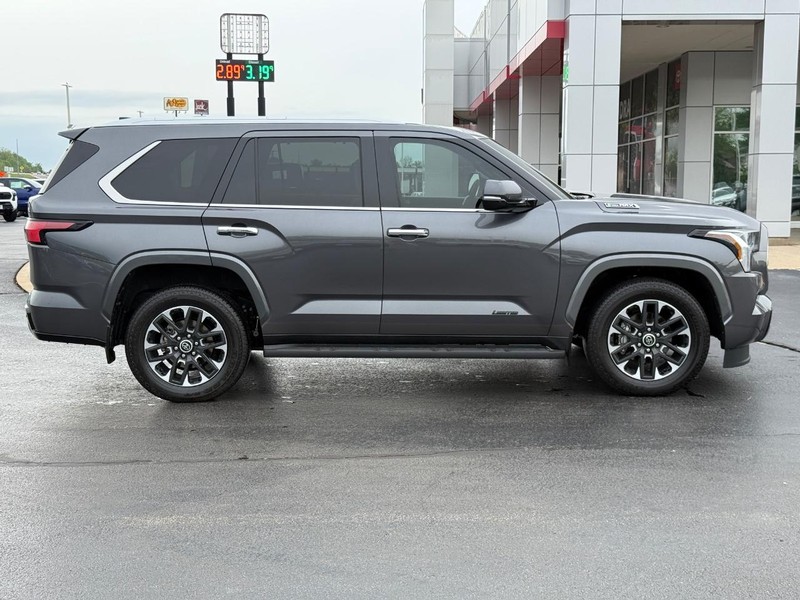 Toyota Sequoia Vehicle Image 2