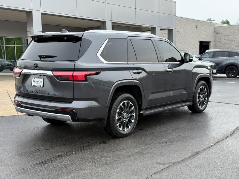 Toyota Sequoia Vehicle Image 3