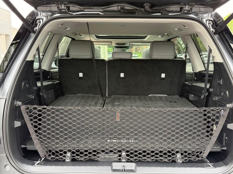 Toyota Sequoia Vehicle Image 4