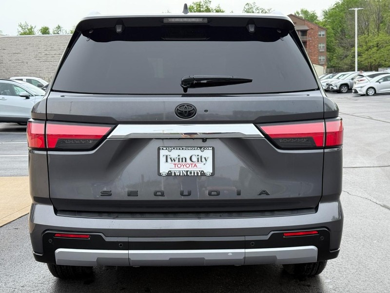Toyota Sequoia Vehicle Image 5