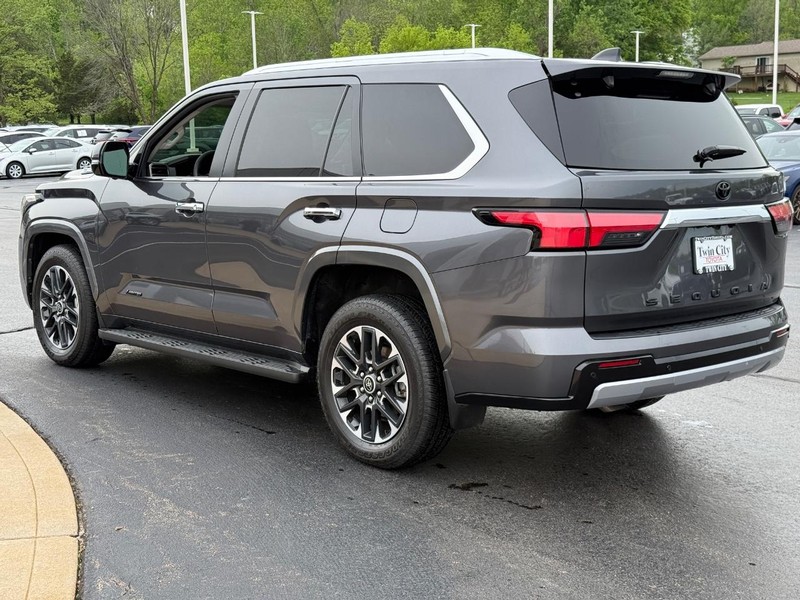 Toyota Sequoia Vehicle Image 6
