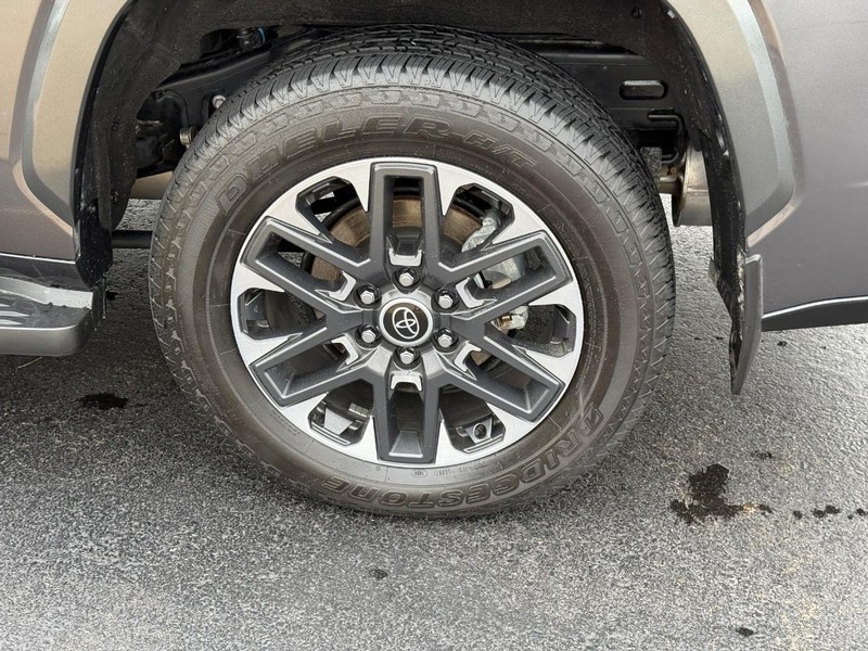 Toyota Sequoia Vehicle Image 7