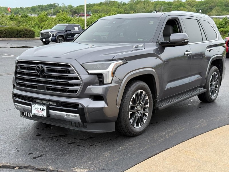 Toyota Sequoia Vehicle Image 8