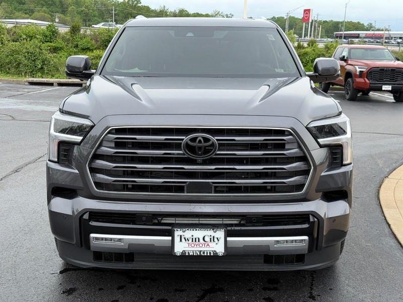 Toyota Sequoia Vehicle Image 9