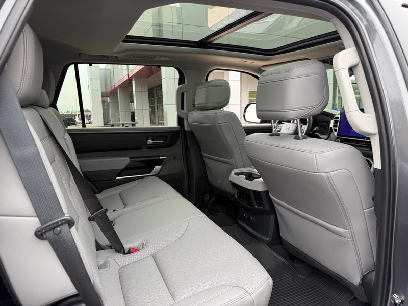 Toyota Sequoia Vehicle Image 10