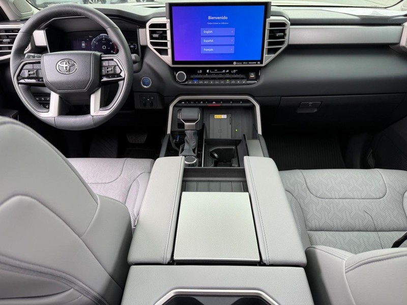 Toyota Sequoia Vehicle Image 11