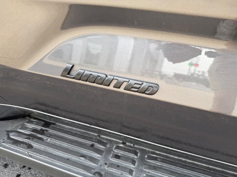 Toyota Sequoia Vehicle Image 14