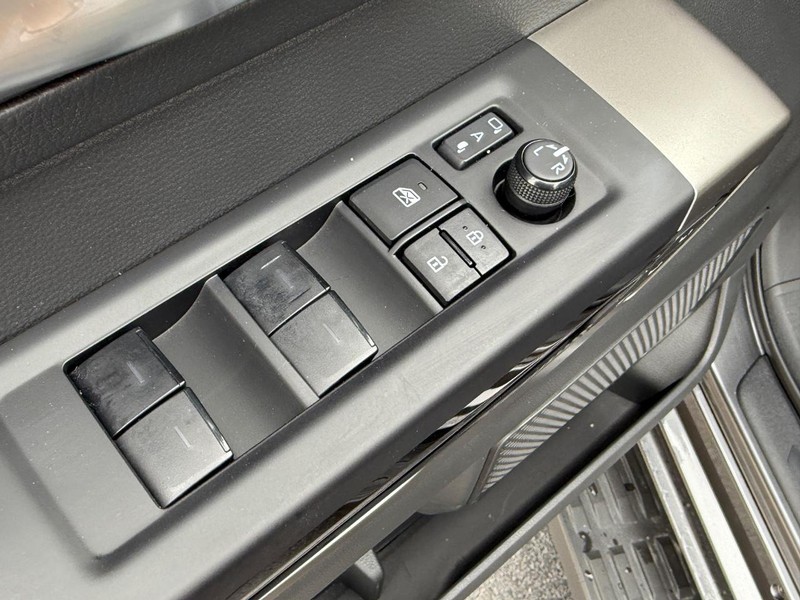 Toyota Sequoia Vehicle Image 16