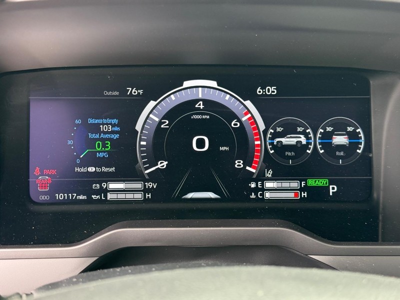 Toyota Sequoia Vehicle Image 22