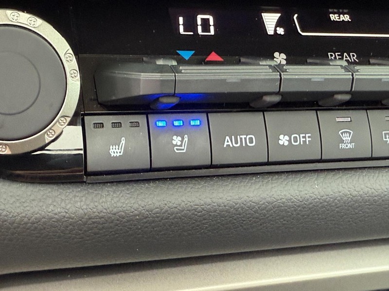Toyota Sequoia Vehicle Image 25