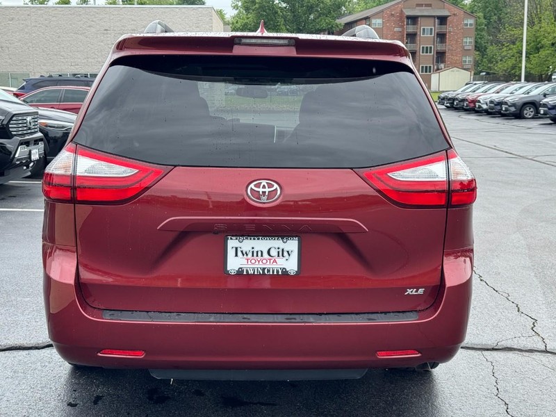 Toyota Sienna Vehicle Image 5