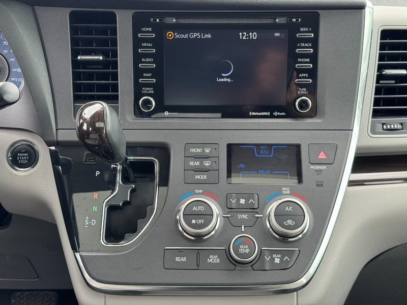 Toyota Sienna Vehicle Image 14