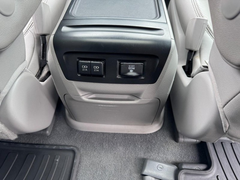 Toyota Sienna Vehicle Image 17