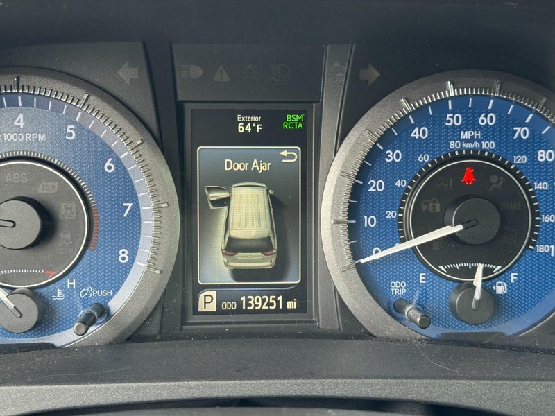 Toyota Sienna Vehicle Image 21