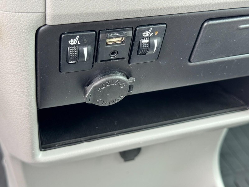 Toyota Sienna Vehicle Image 23