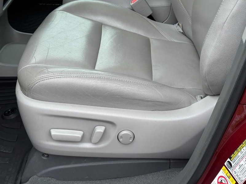 Toyota Sienna Vehicle Image 26
