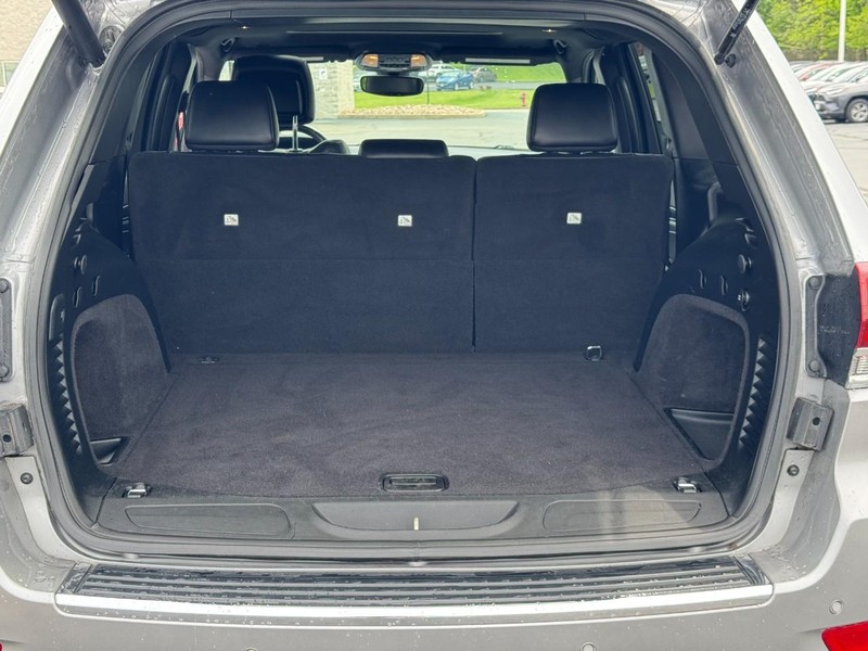 Jeep Grand Cherokee Vehicle Image 4