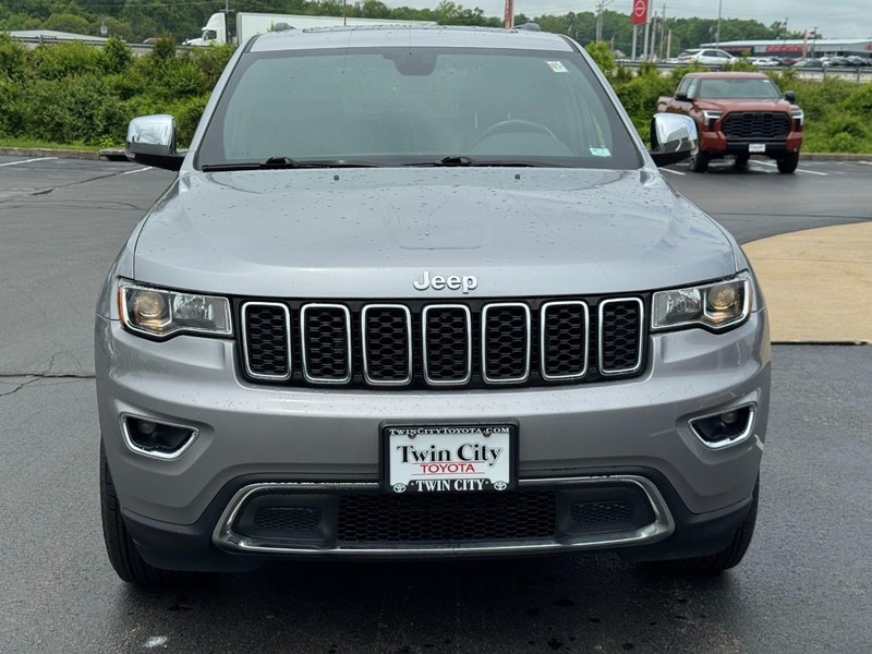 Jeep Grand Cherokee Vehicle Image 9