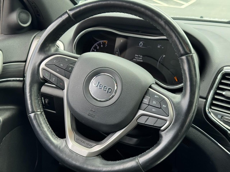 Jeep Grand Cherokee Vehicle Image 12