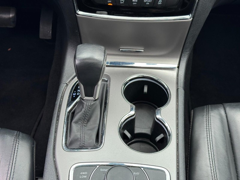 Jeep Grand Cherokee Vehicle Image 14