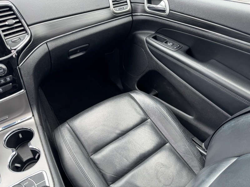 Jeep Grand Cherokee Vehicle Image 15