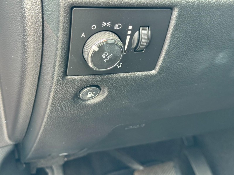 Jeep Grand Cherokee Vehicle Image 17