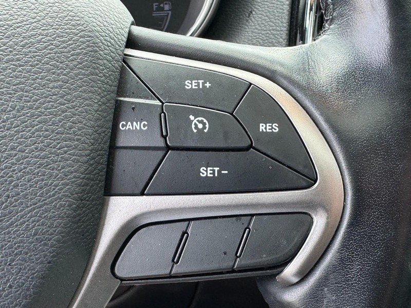 Jeep Grand Cherokee Vehicle Image 19