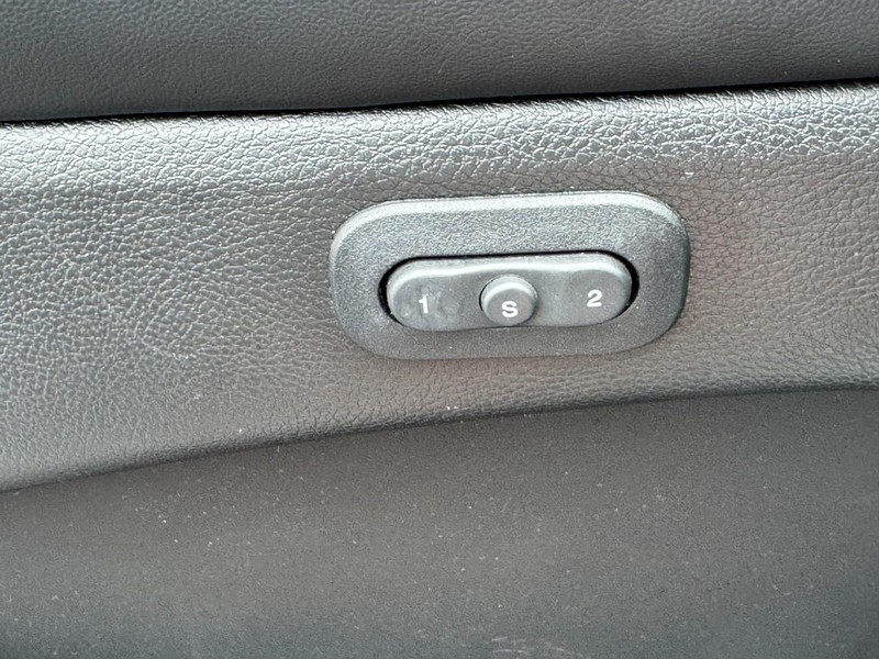 Jeep Grand Cherokee Vehicle Image 25