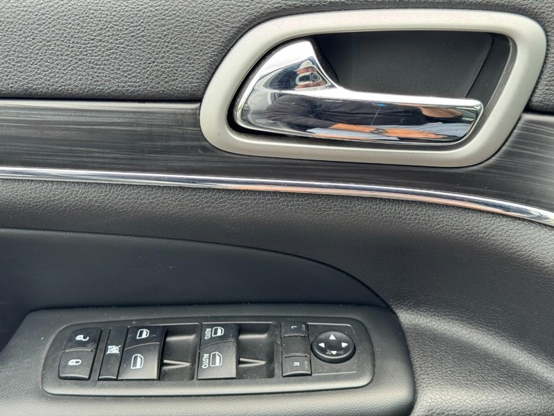 Jeep Grand Cherokee Vehicle Image 26
