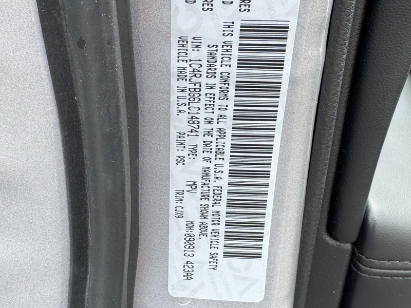 Jeep Grand Cherokee Vehicle Image 29