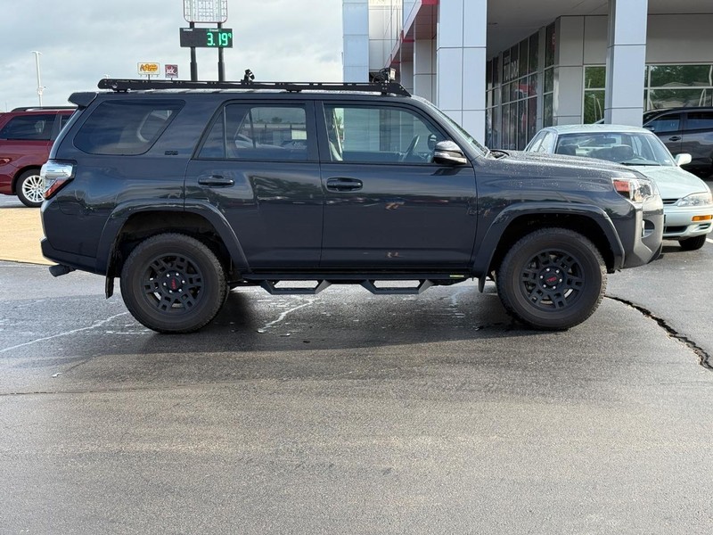 Toyota 4Runner Vehicle Image 2