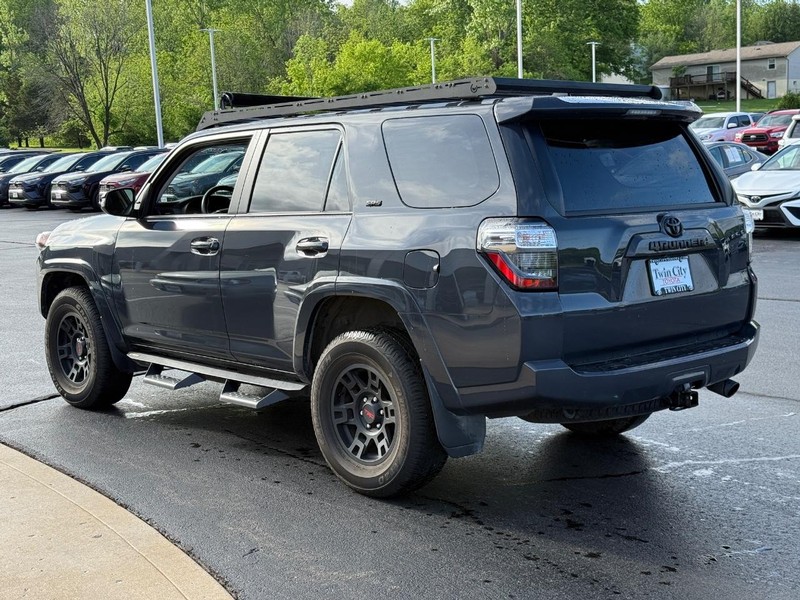 Toyota 4Runner Vehicle Image 6