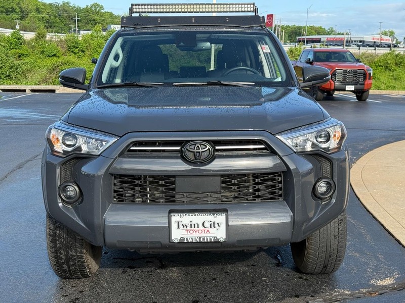 Toyota 4Runner Vehicle Image 9