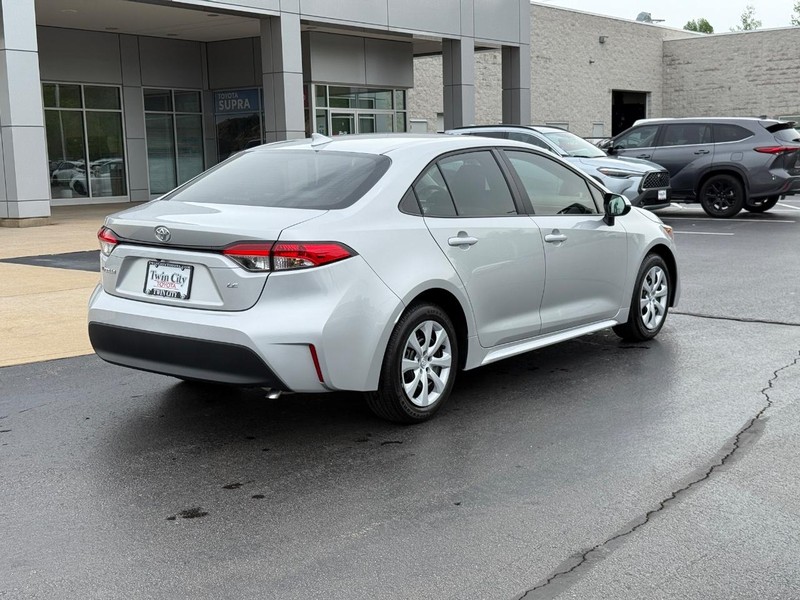 Toyota Corolla Vehicle Image 3