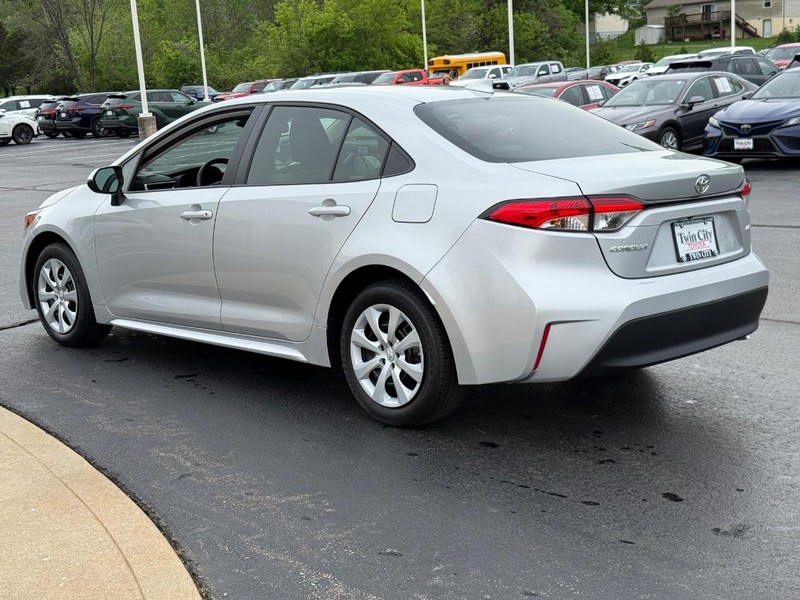 Toyota Corolla Vehicle Image 6