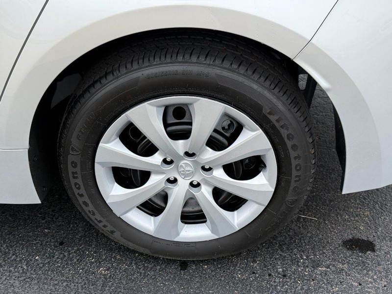 Toyota Corolla Vehicle Image 7