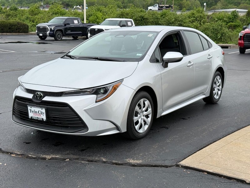 Toyota Corolla Vehicle Image 8