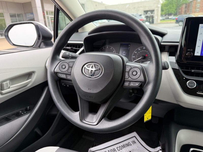 Toyota Corolla Vehicle Image 12