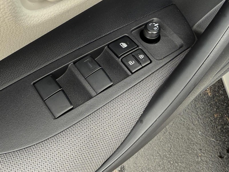 Toyota Corolla Vehicle Image 14