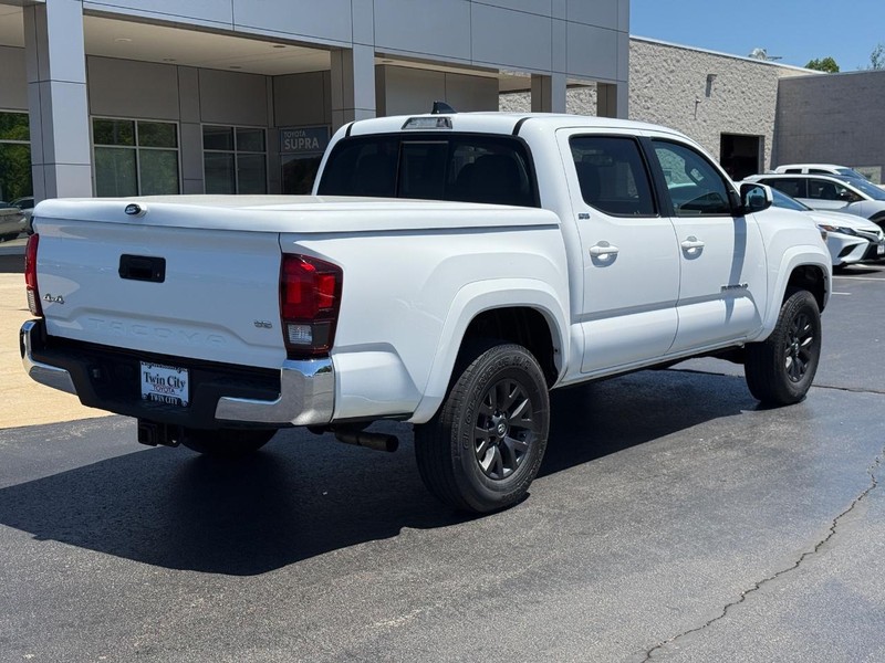 Toyota Tacoma 4WD Vehicle Image 3