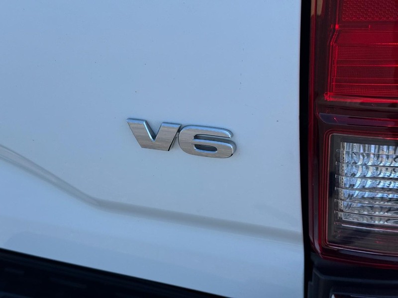 Toyota Tacoma 4WD Vehicle Image 5