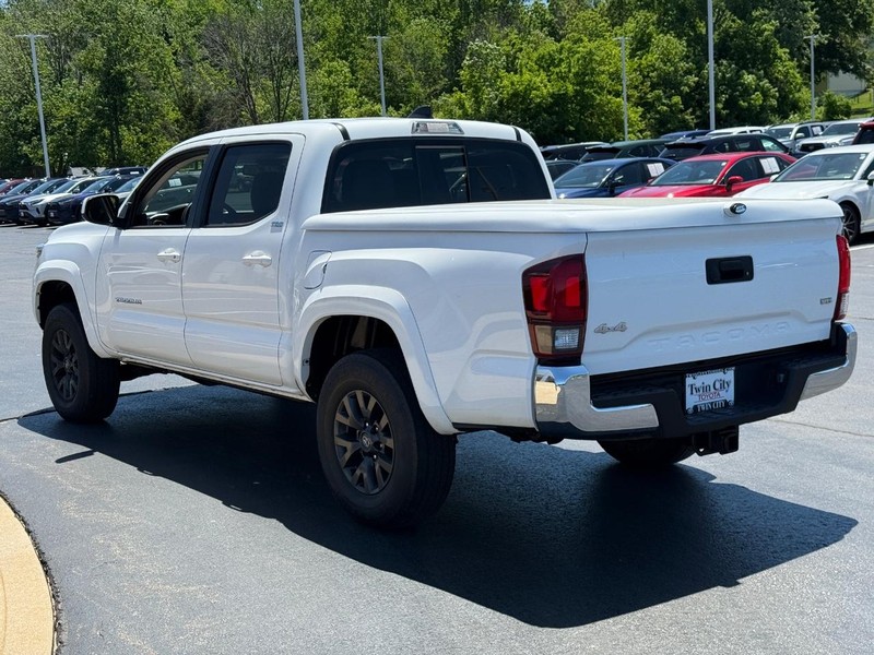 Toyota Tacoma 4WD Vehicle Image 6