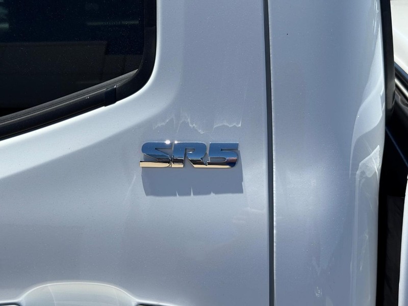 Toyota Tacoma 4WD Vehicle Image 8