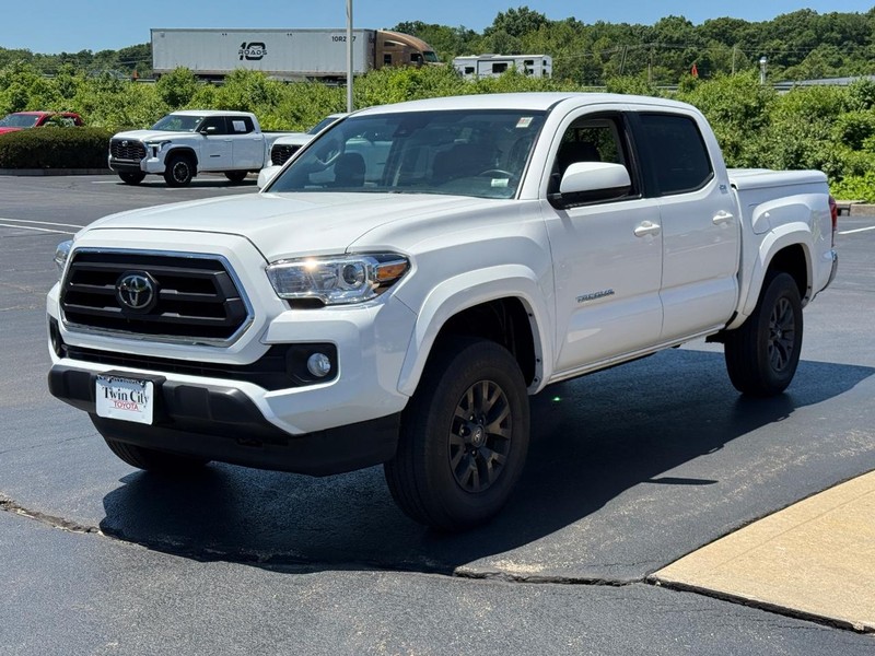 Toyota Tacoma 4WD Vehicle Image 9