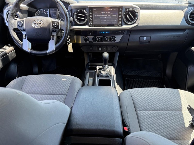 Toyota Tacoma 4WD Vehicle Image 12