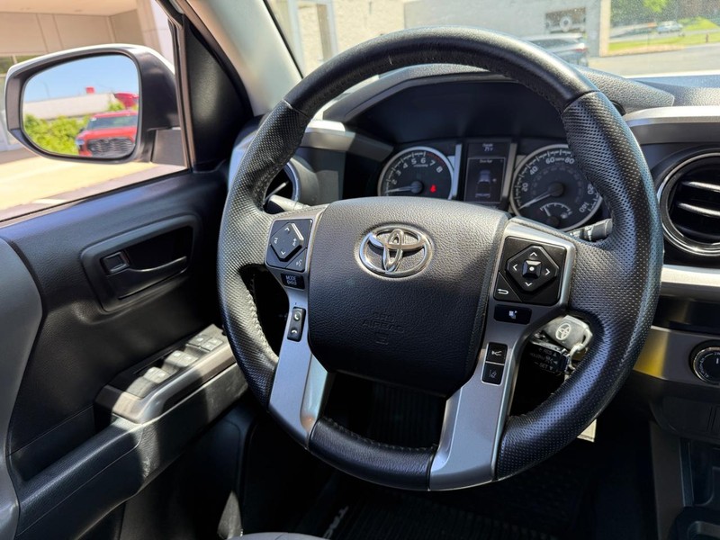 Toyota Tacoma 4WD Vehicle Image 13