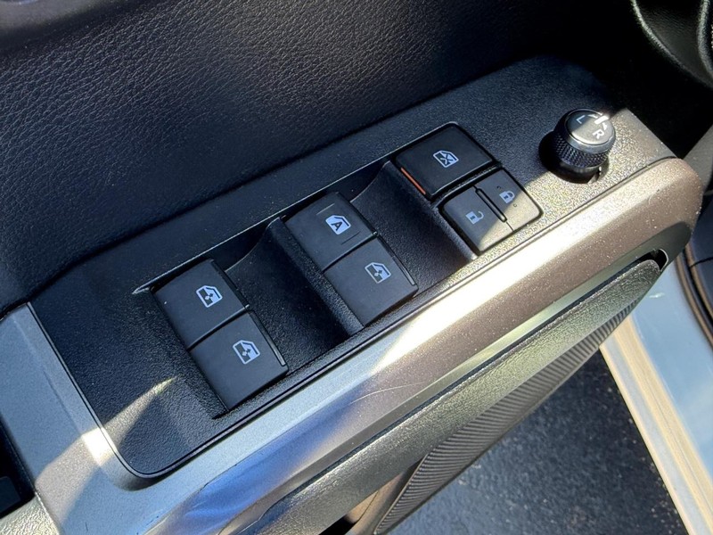 Toyota Tacoma 4WD Vehicle Image 15